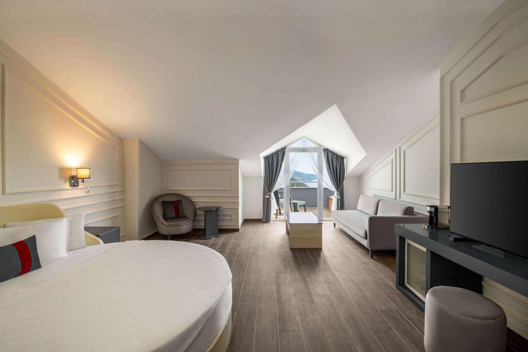 Ramada By Wyndham Fethiye Oludeniz Adult Only Otel Dış mekan fotoğraf